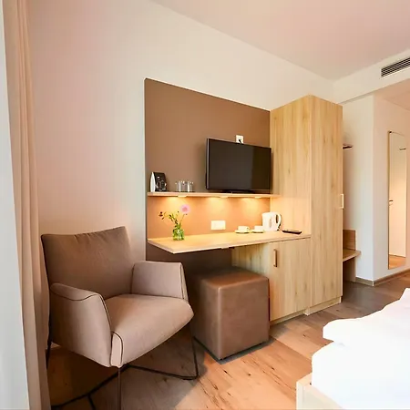 Sarah Hotel