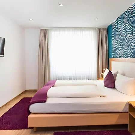 Sarah Hotel
